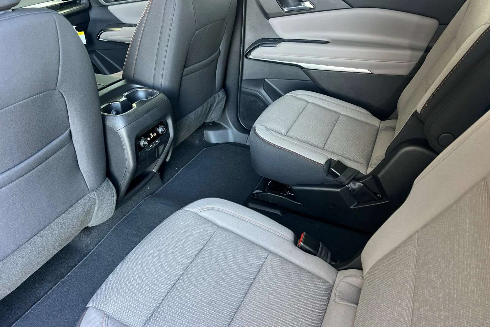 New 2027 Mosaic Black Metallic Chevrolet LT image 12