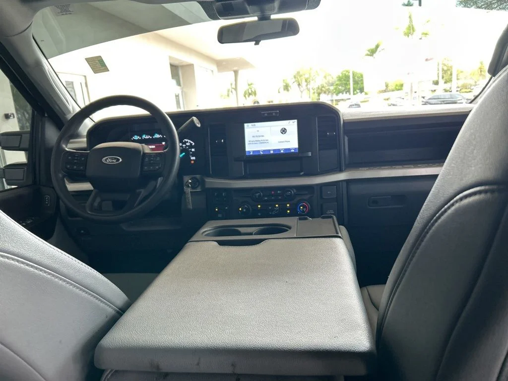Used 2025 White Ford XL image 30