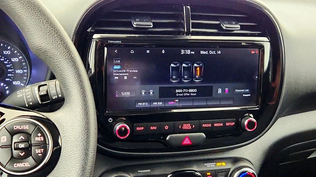 Used 2022 Snow White Pearl Kia S IVT image 17