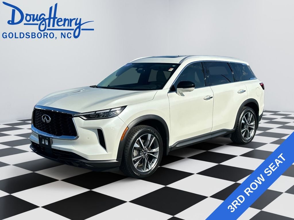 Used 2023 White INFINITI LUXE image 1