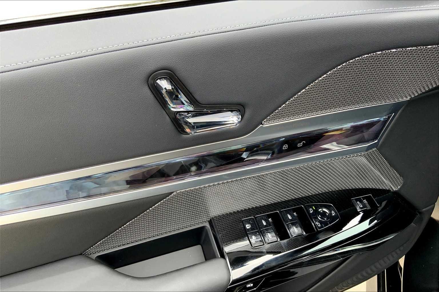 2025 BMW 7 Series 760i - Photo 16