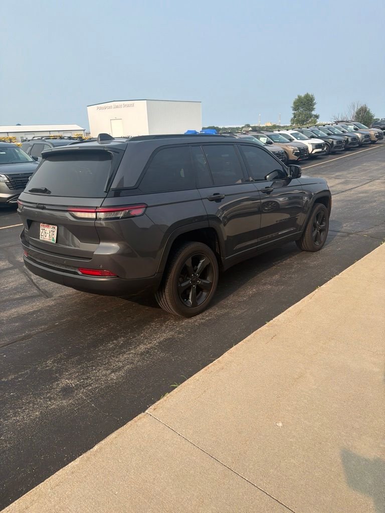 Used 2023 Baltic Gray Metallic Clearcoat Jeep Altitude X image 5