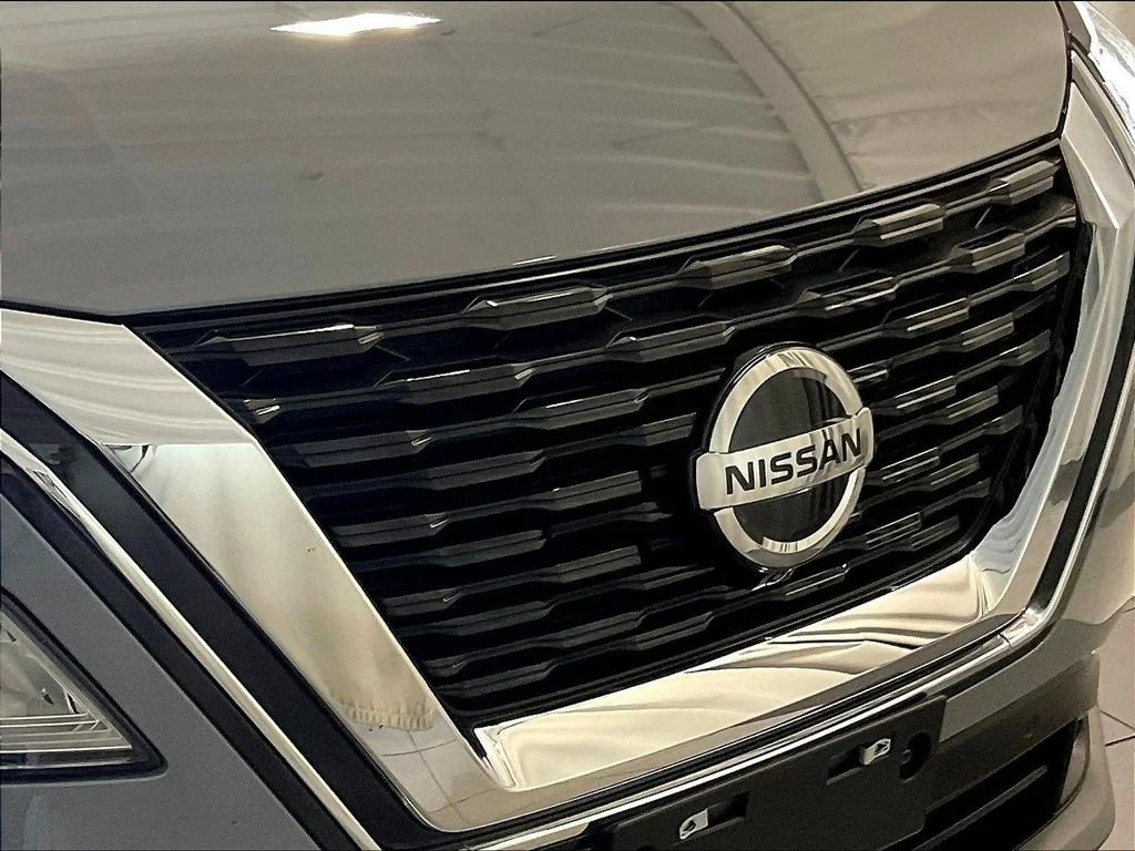 Used 2021 Gray Nissan SL image 32