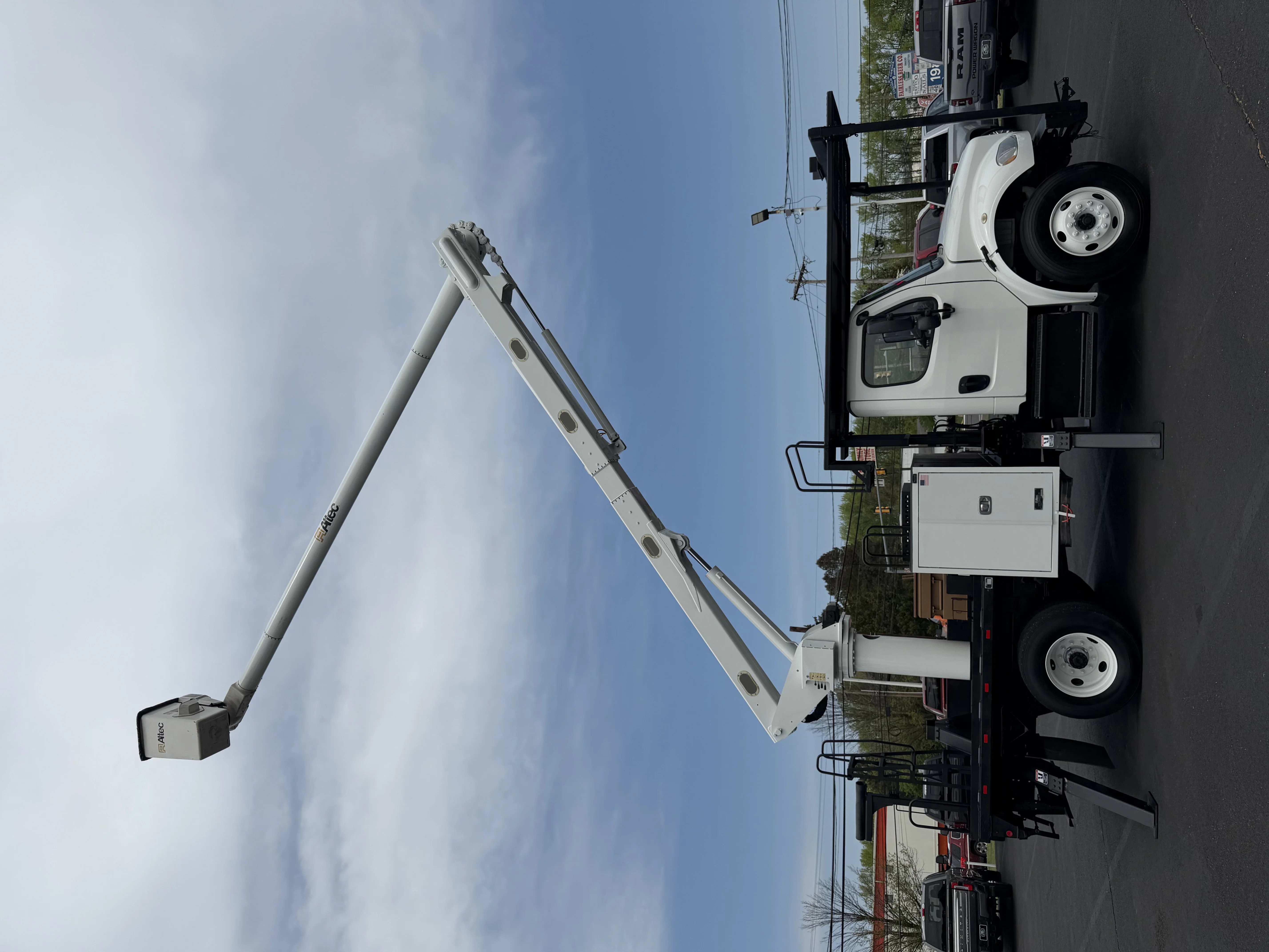 Used 2019 White FREIGHTLINER Under CDL image 10