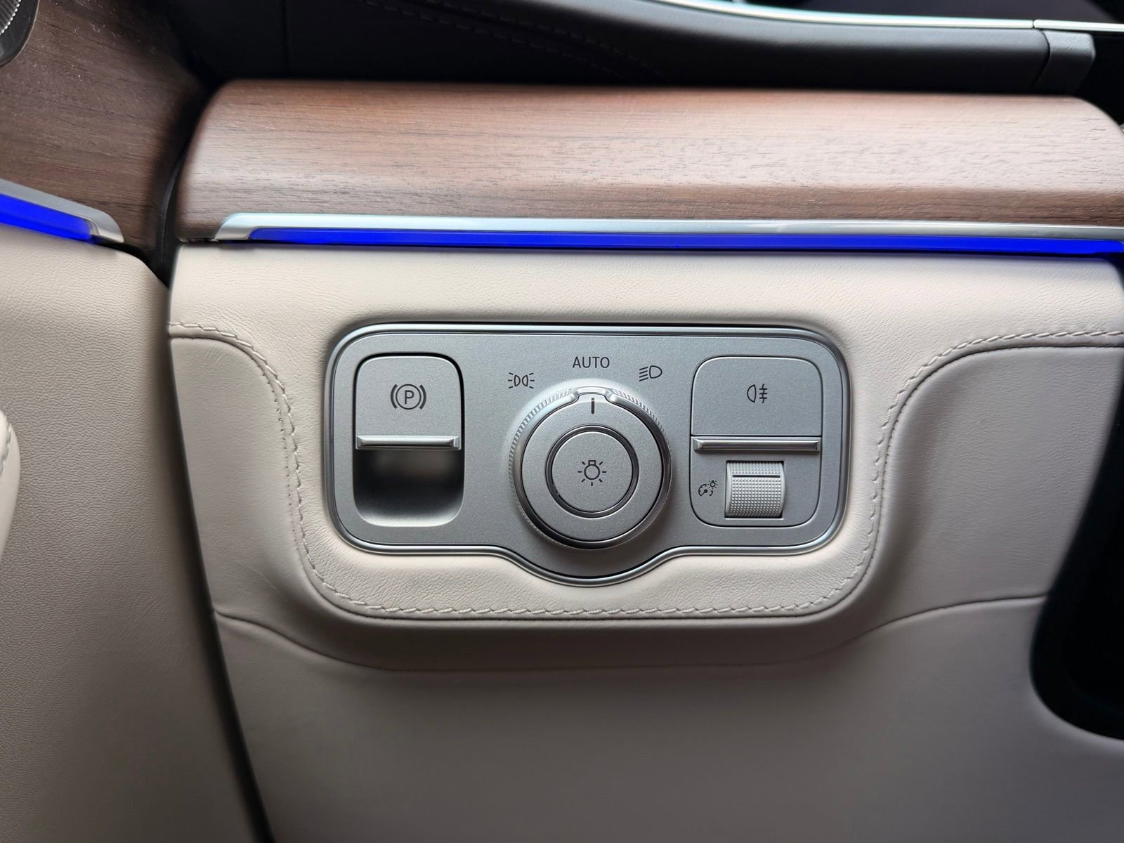 New 2026 MANUFAKTUR Cote D Azur Light Blue Metallic Mercedes-Benz GLE 53 AMG® image 46