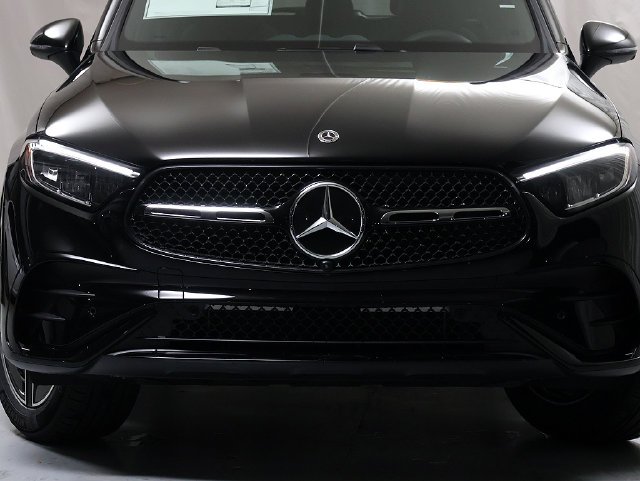 New 2027 Black Mercedes-Benz GLC 300 image 6