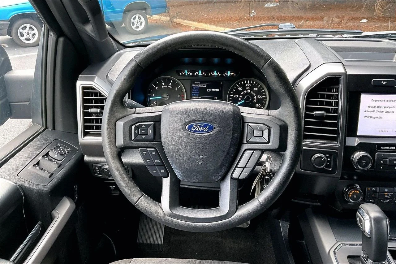 Used 2020 Black Ford XLT image 9