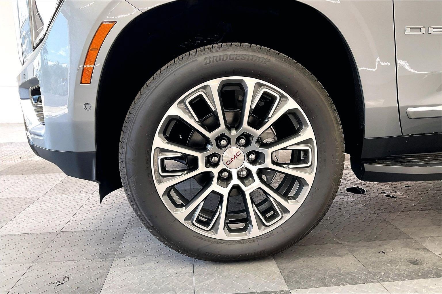 2026 GMC Yukon XL Denali - Photo 14