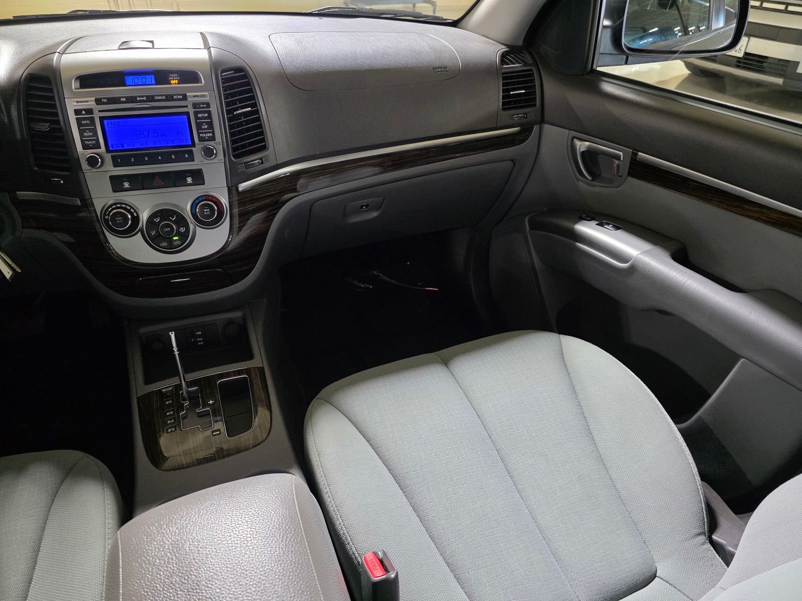 Used 2011 Mineral Gray Hyundai GLS image 17