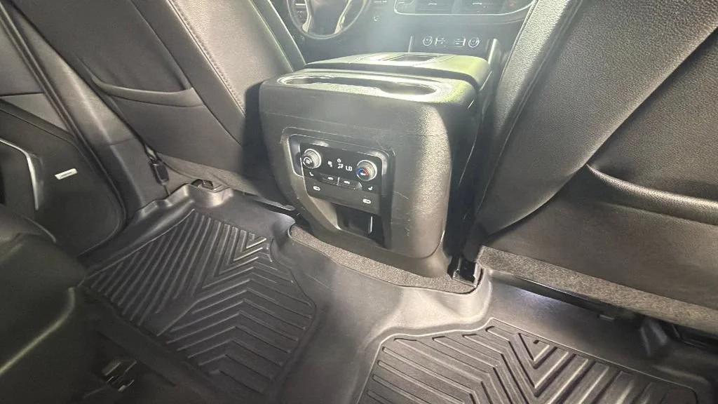 Used 2023 Black Chevrolet Z71 image 33