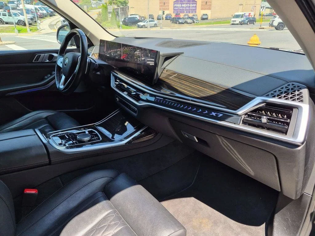 Used 2025 Black BMW xDrive40i image 36