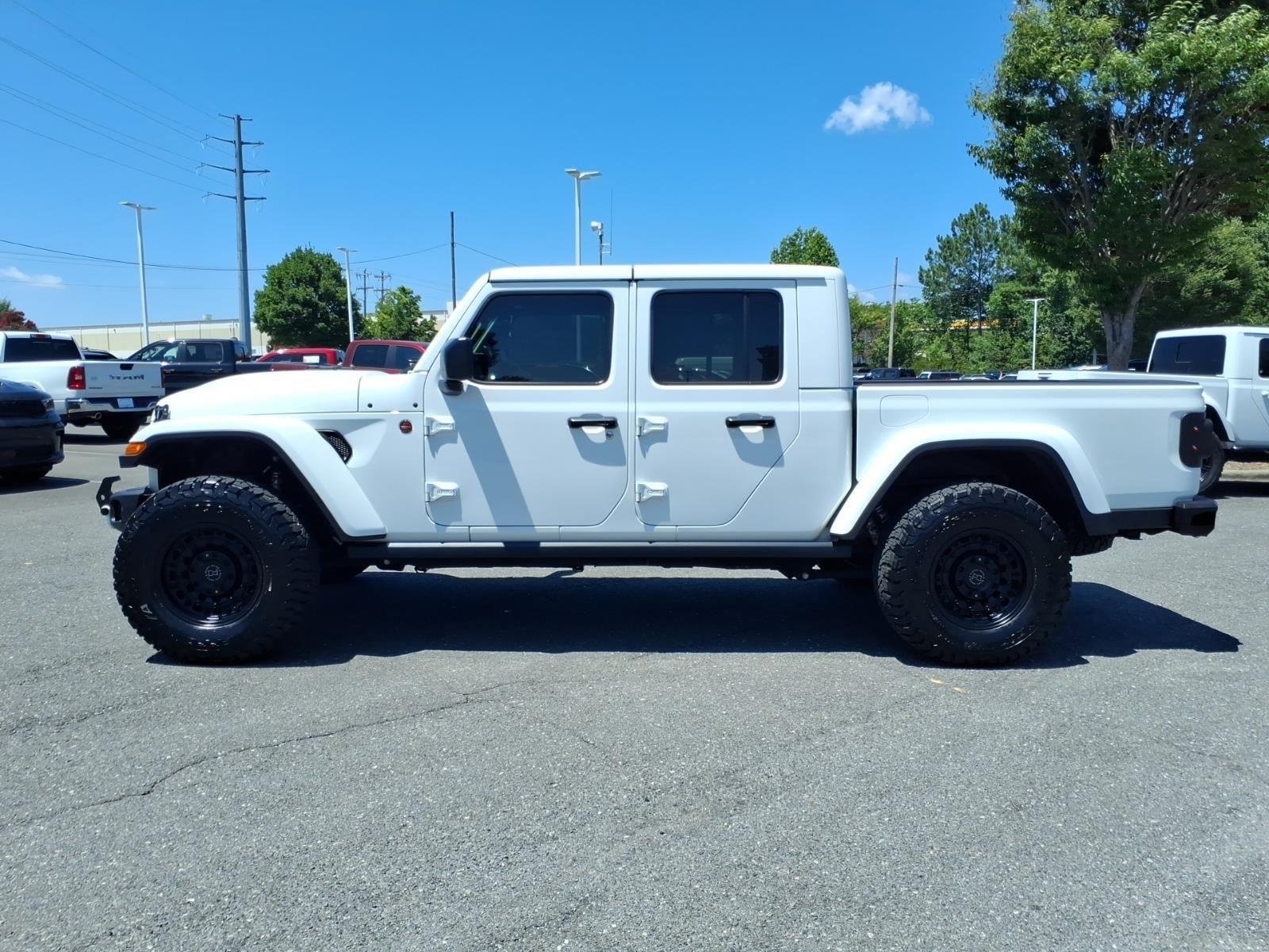 Used 2021 Bright White Clearcoat Jeep Mojave image 2