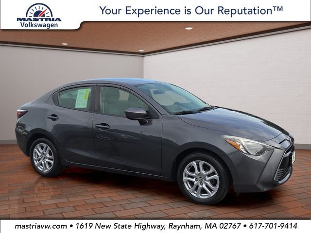Used 2017 Graphite Toyota Base image 1