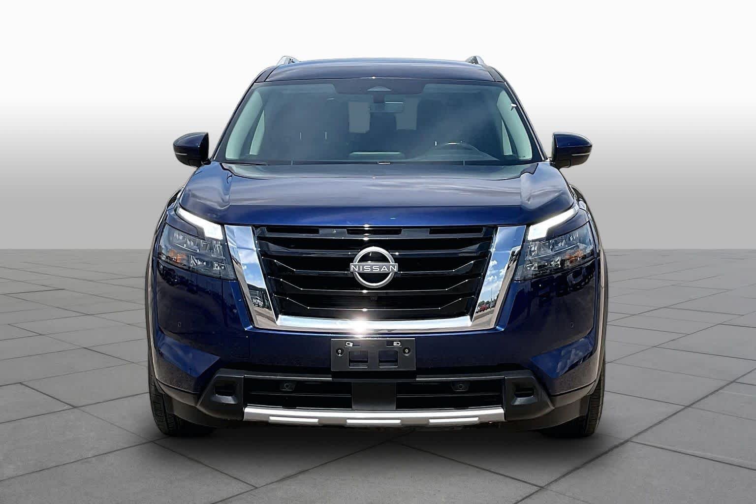 Used 2025 Deep Ocean Blue Nissan SL image 4