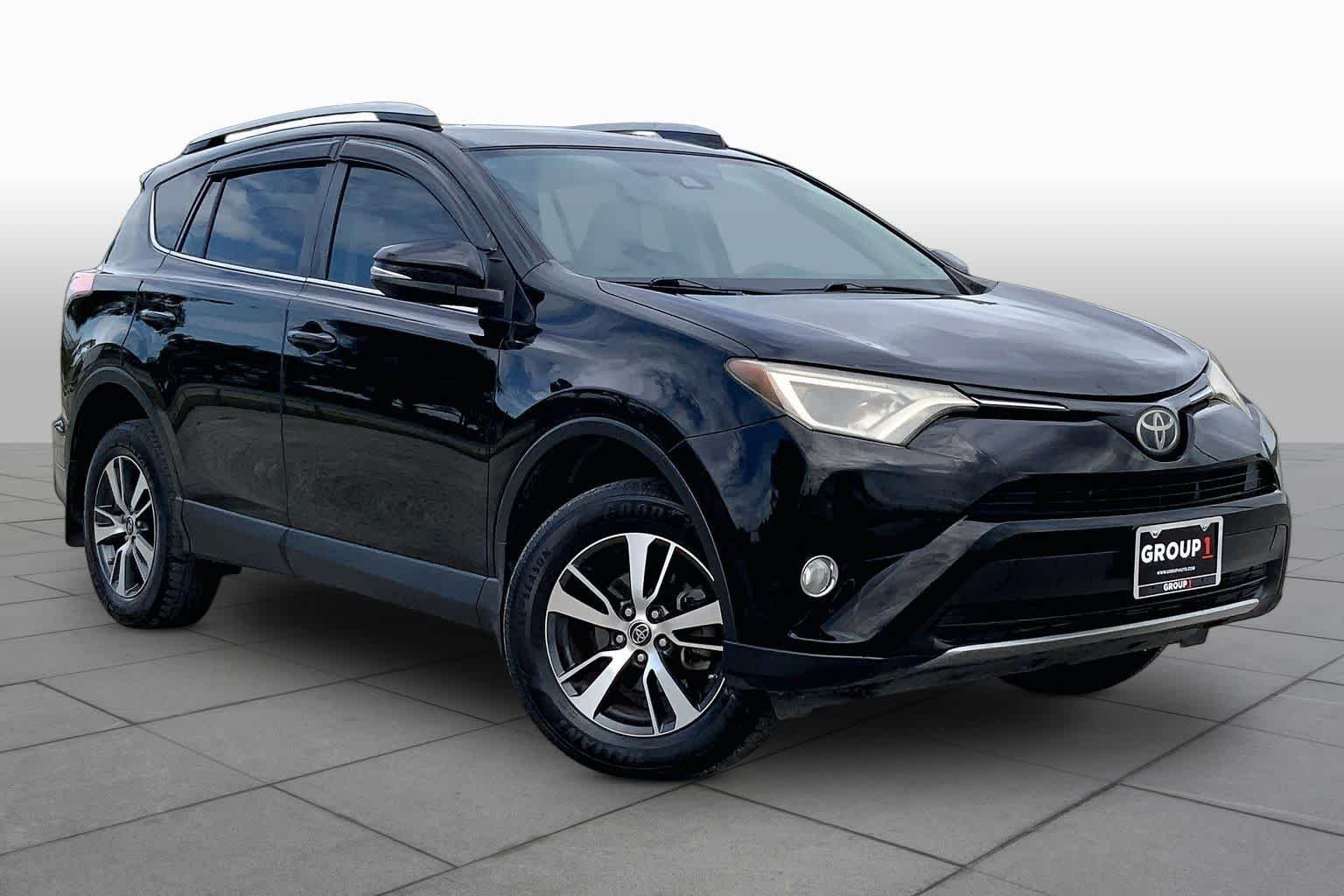 Used 2017 Black Toyota XLE image 3