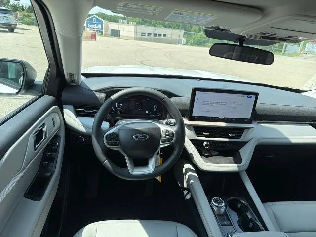 New 2026 Star White Metallic Tri-Coat Ford Active image 50