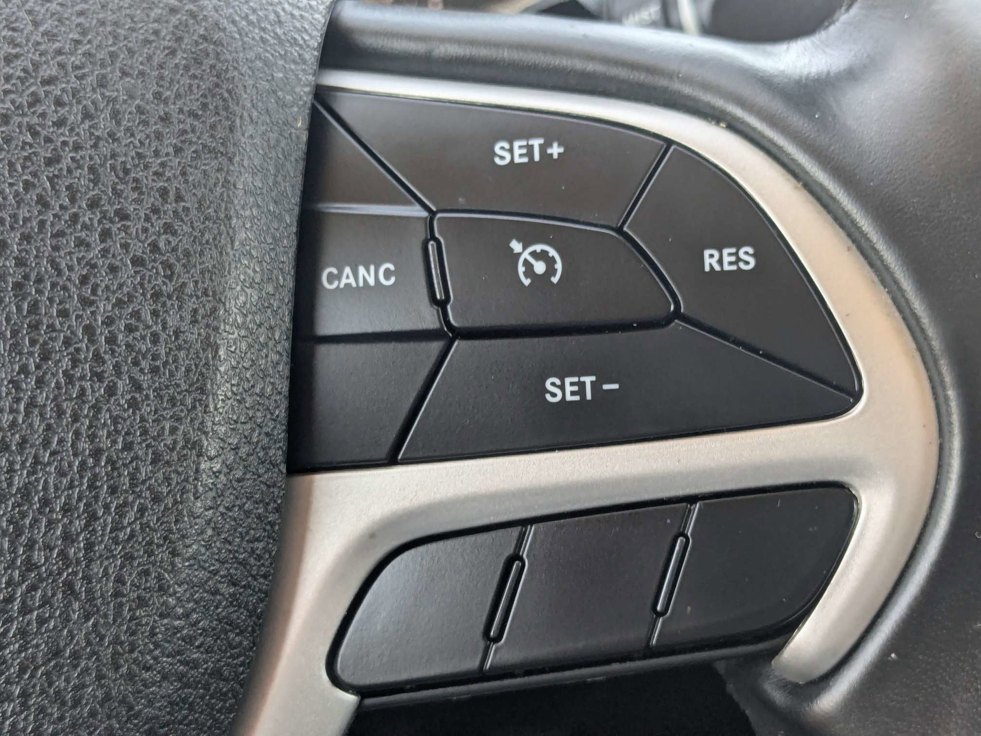 Used 2018 Light Brownstone Pearlcoat Jeep Latitude Plus image 34