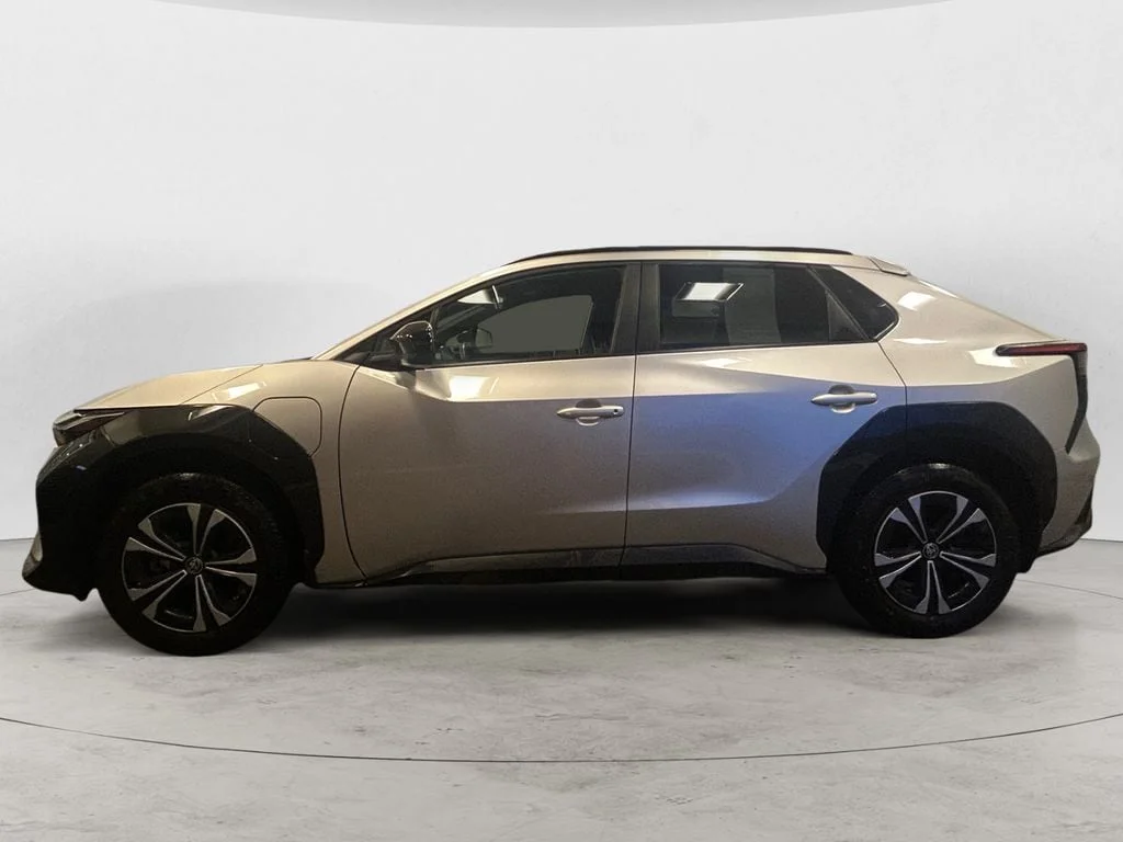 Used 2023 Elemental Silver Toyota XLE image 2