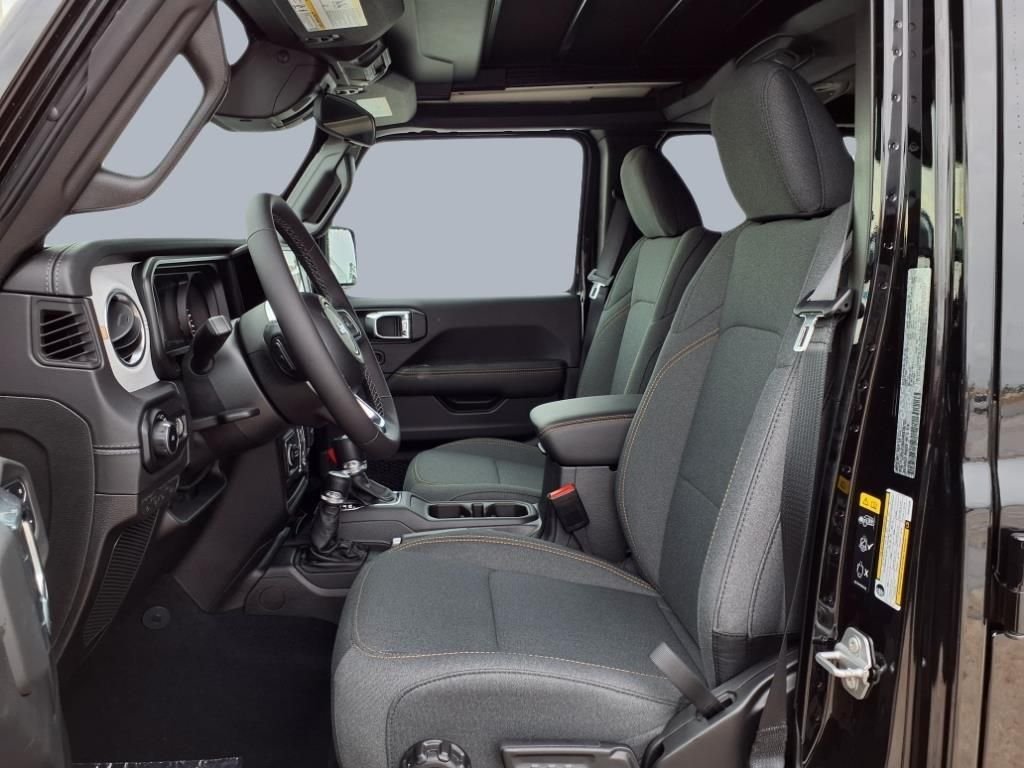 2025 Jeep Wrangler 4-Door Sahara - Photo 14