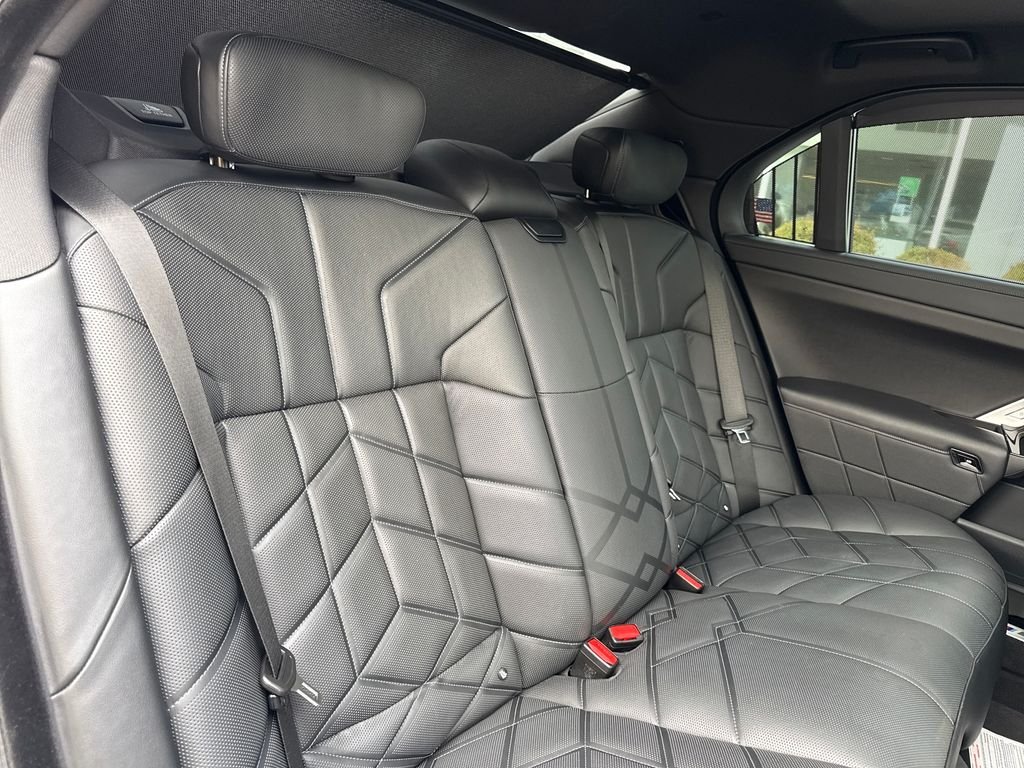 2025 BMW 7 Series 740i - Photo 27