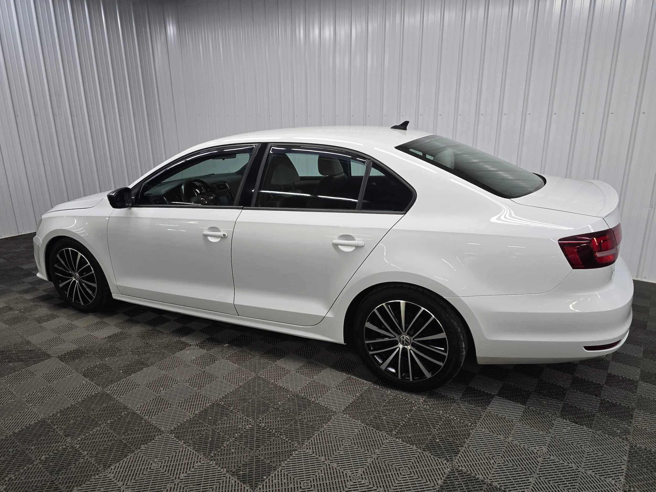 Used 2016 Pure White Volkswagen 1.8T Sport Manual image 4