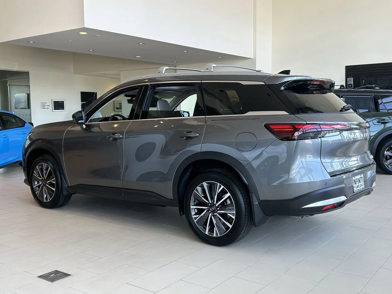New 2027 GRAPHITE SHADOW INFINITI Luxe AWD image 7