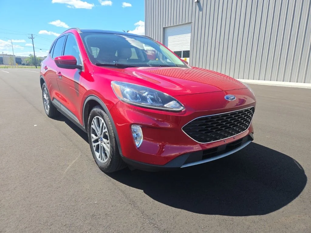 Used 2022 Red Ford SEL image 1