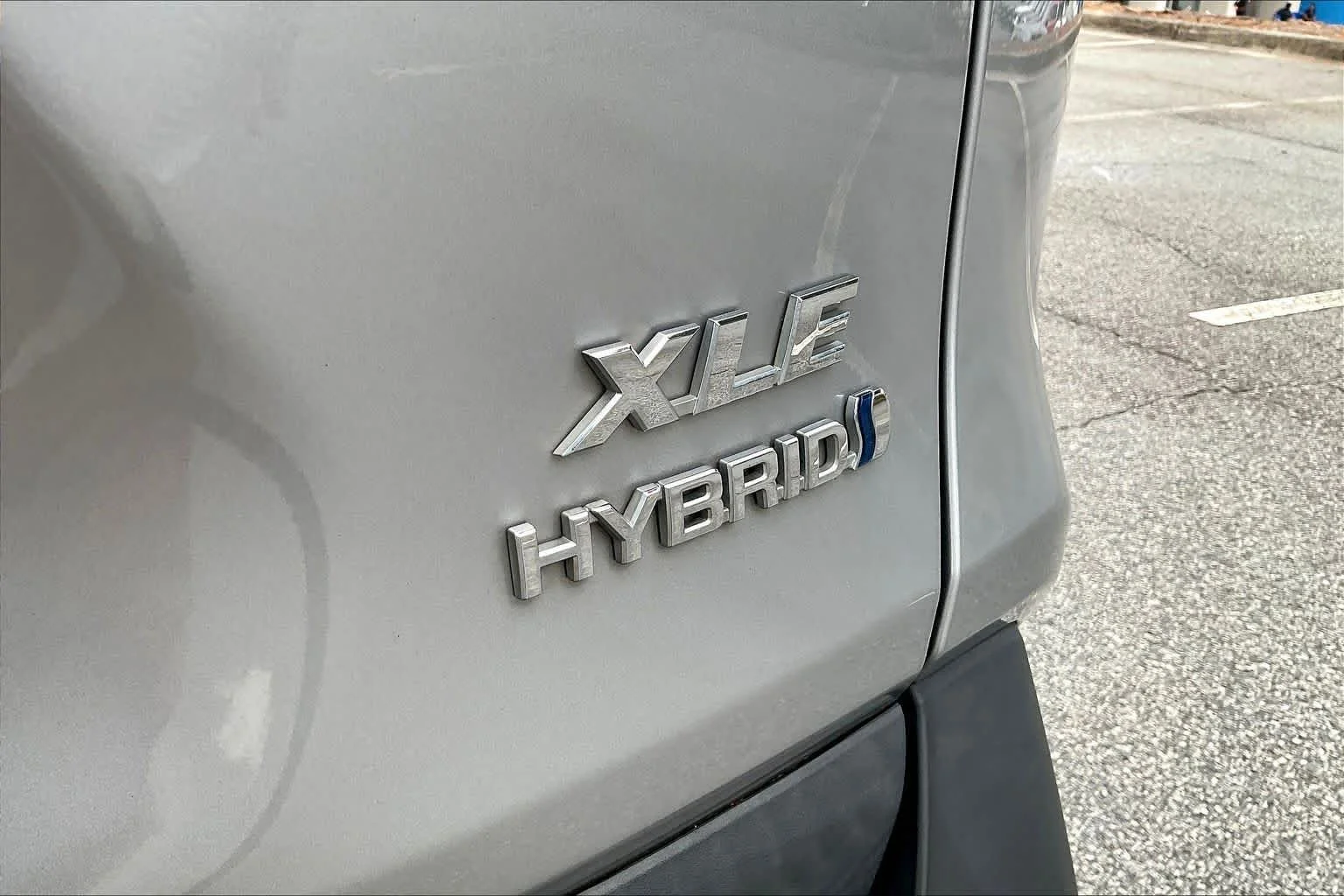 Used 2022 Silver Sky Metallic Toyota Hybrid XLE image 10