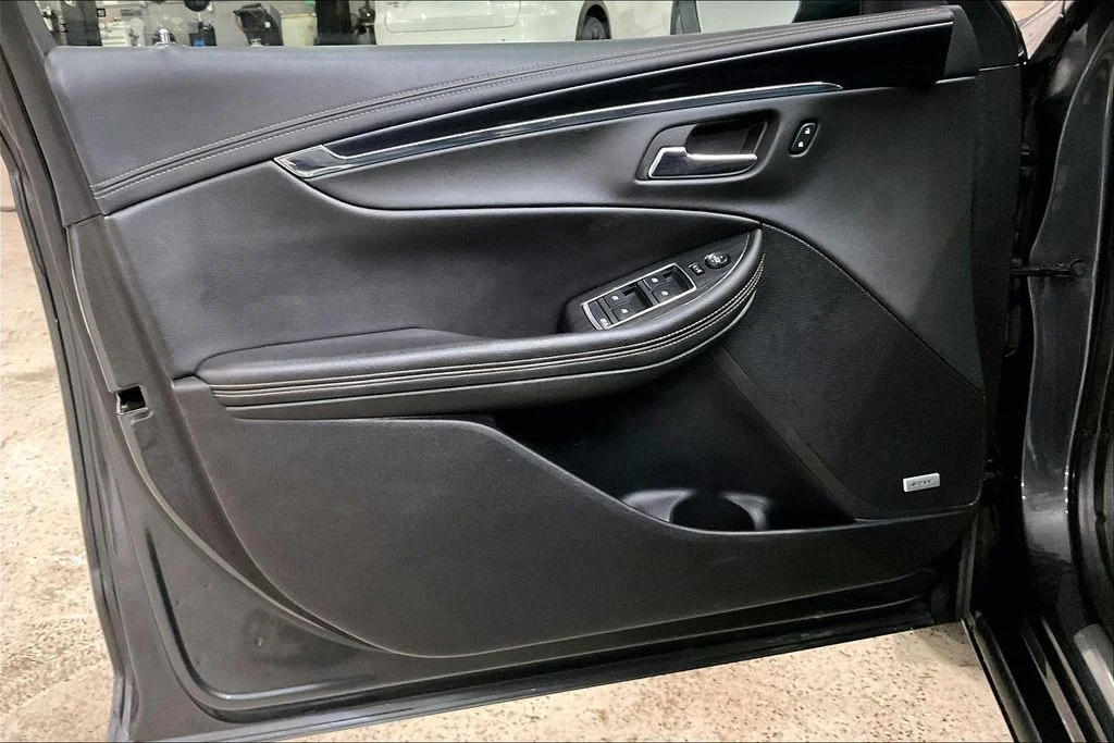 Used 2019 Gray Chevrolet Premier image 22