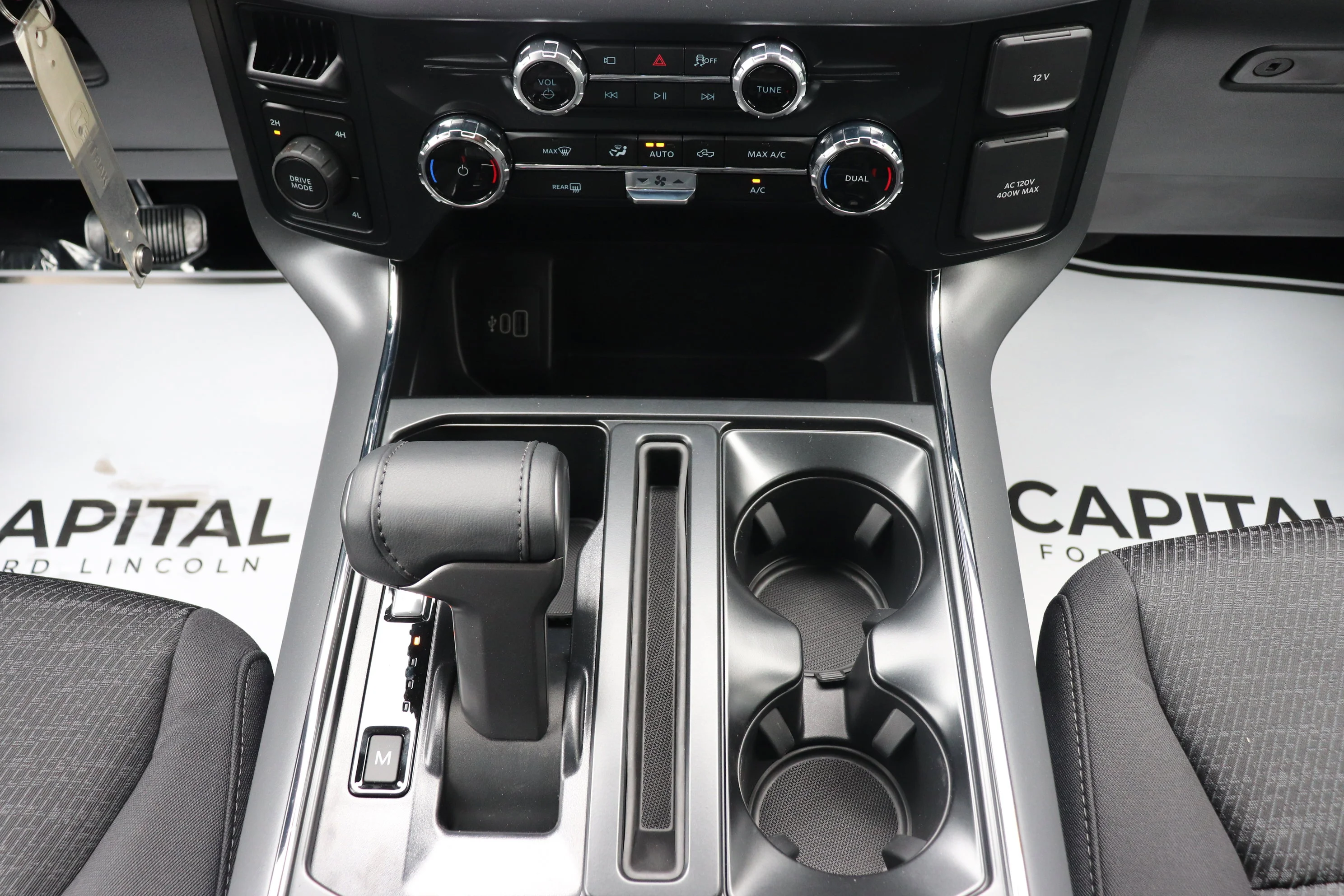 New 2026 CARBONIZED GREY METALLIC Ford XLT image 17