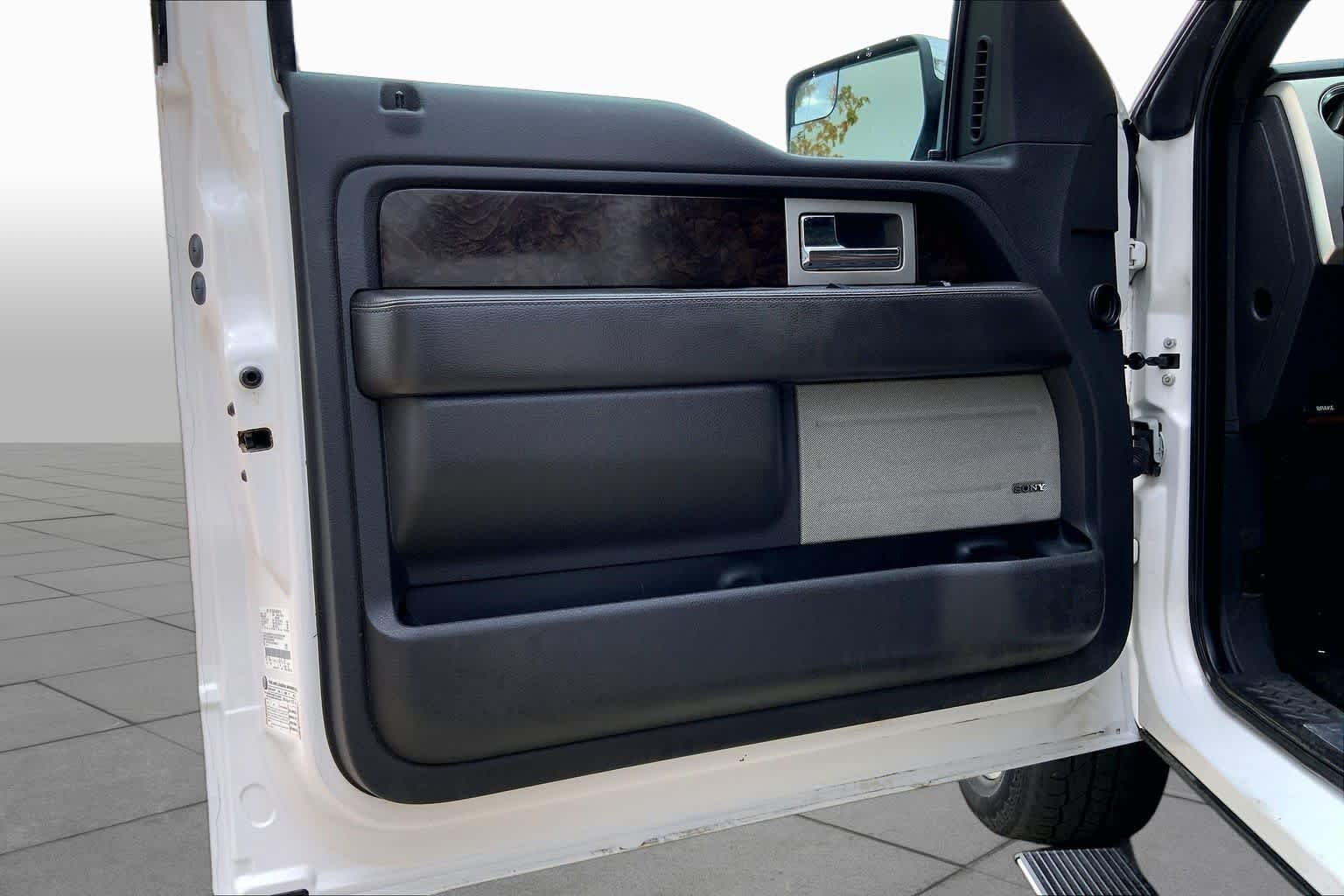 Used 2013 White Platinum Metallic Tri-Coat Ford Platinum image 21