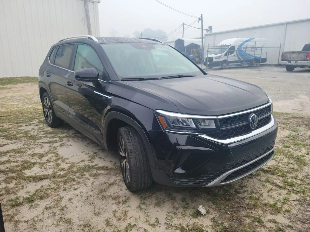 2024 Volkswagen Taos 1.5T SE's photo