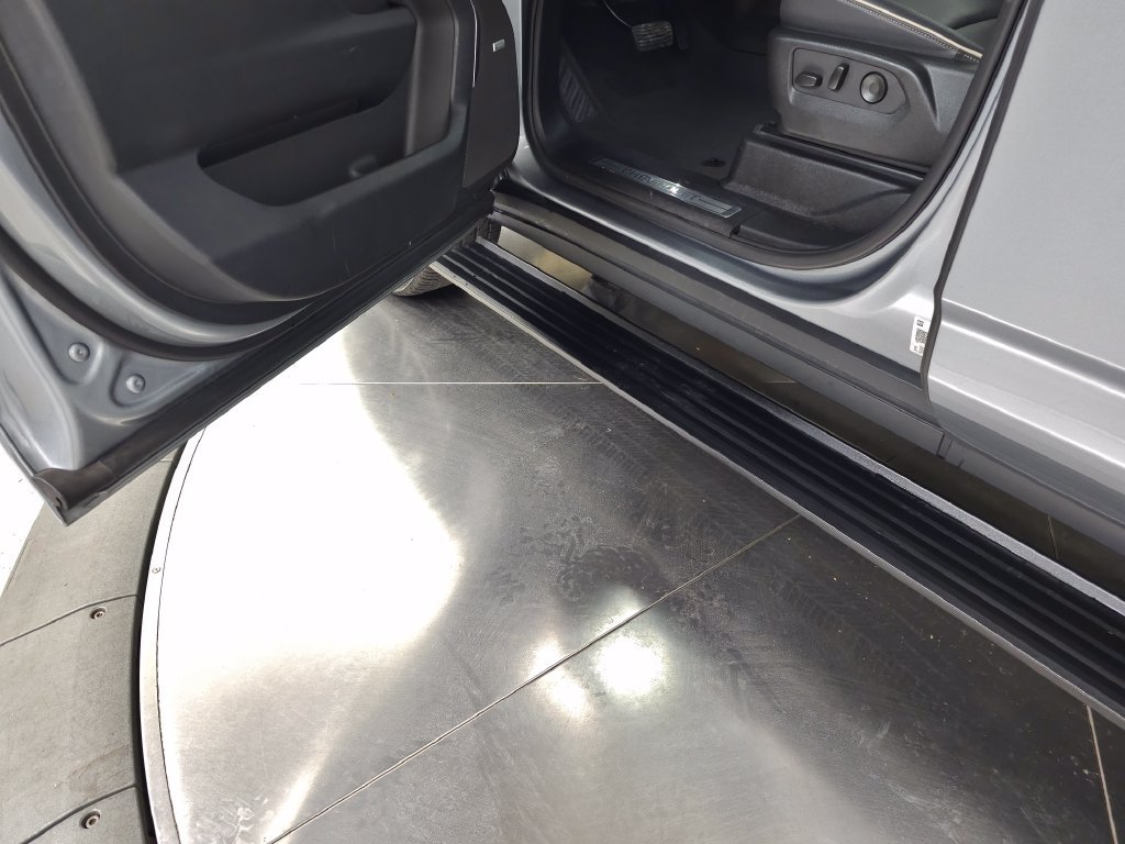 Used 2025 Gray Chevrolet Premier image 19