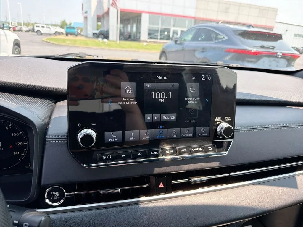 Used 2023  Mitsubishi SE Black Edition image 23