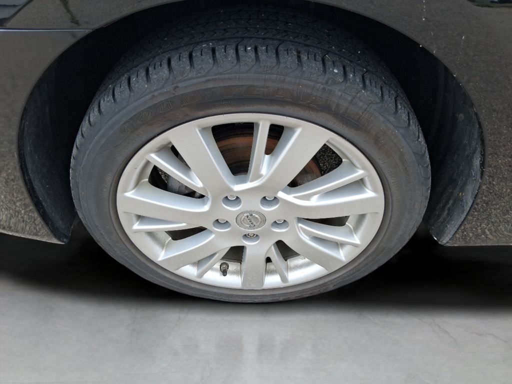 Used 2013 Black Nissan SL image 12
