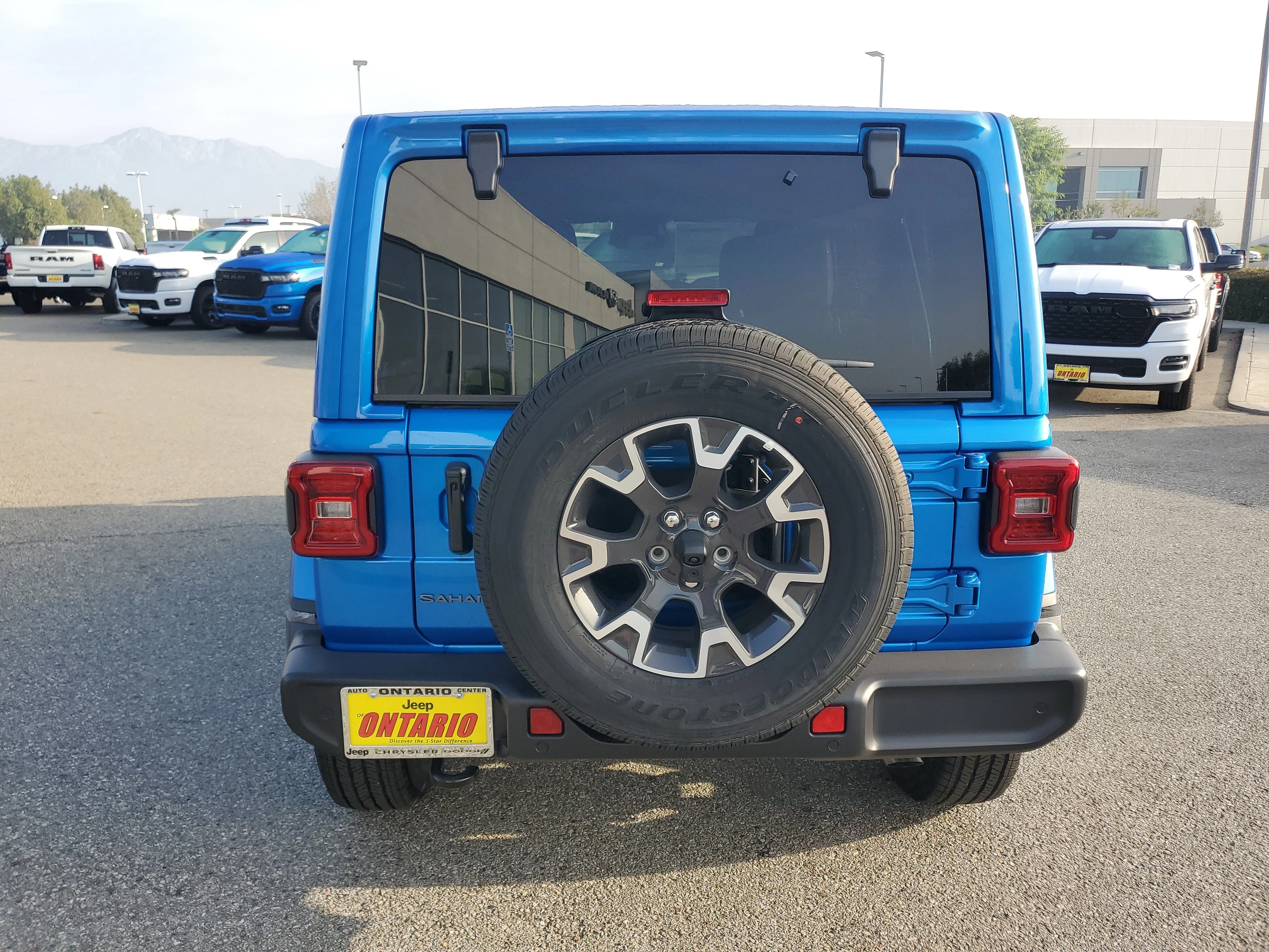 New 2026 Hydro Blue Pearl-Coat Exterior Paint Jeep Sahara image 3