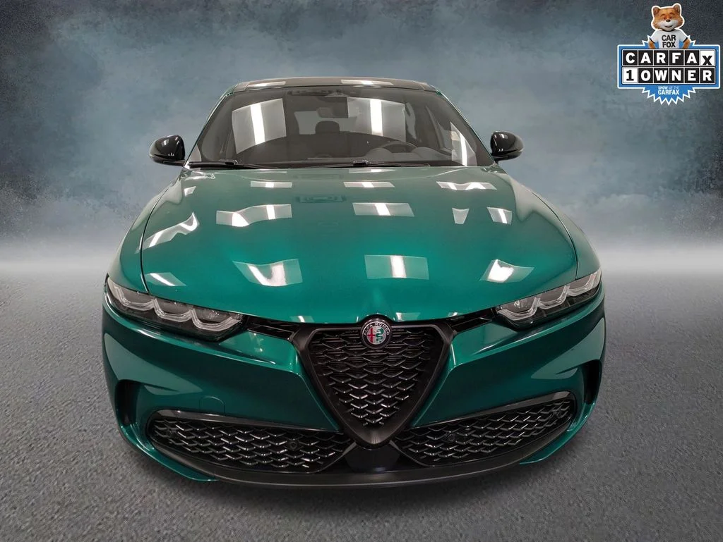 Used 2025  Alfa Romeo  image 2