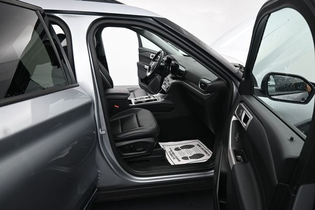 Used 2024 Silver Ford XLT image 13