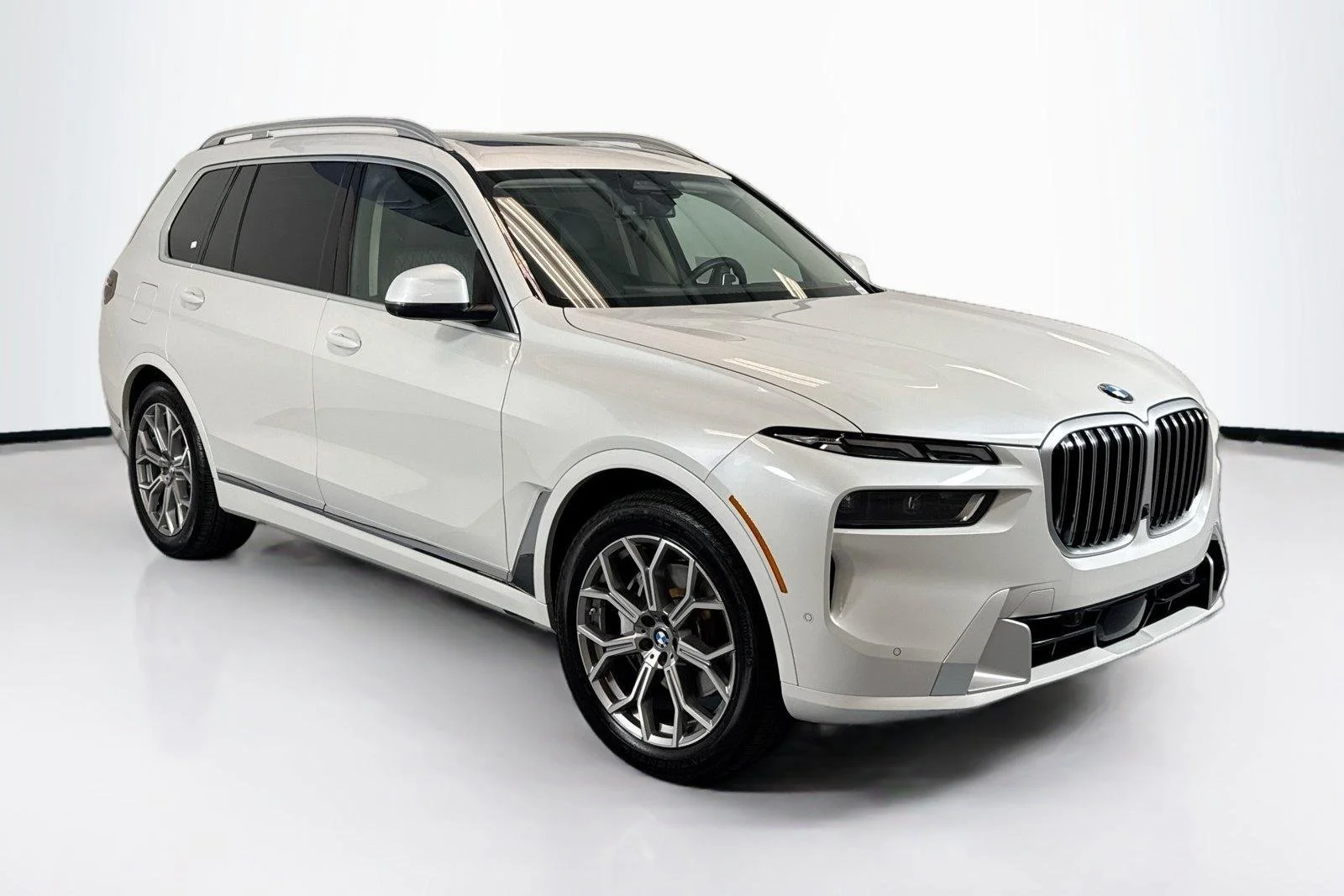 Used 2023 Alpine White BMW xDrive40i image 3