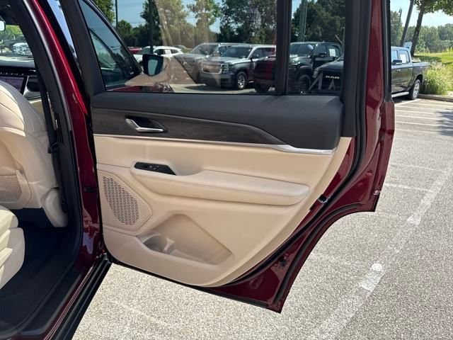 New 2025 Velvet Red Pearl-Coat Exterior Paint Jeep Limited image 28