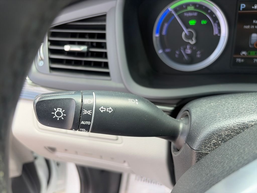 Used 2019 White Hyundai Limited image 37
