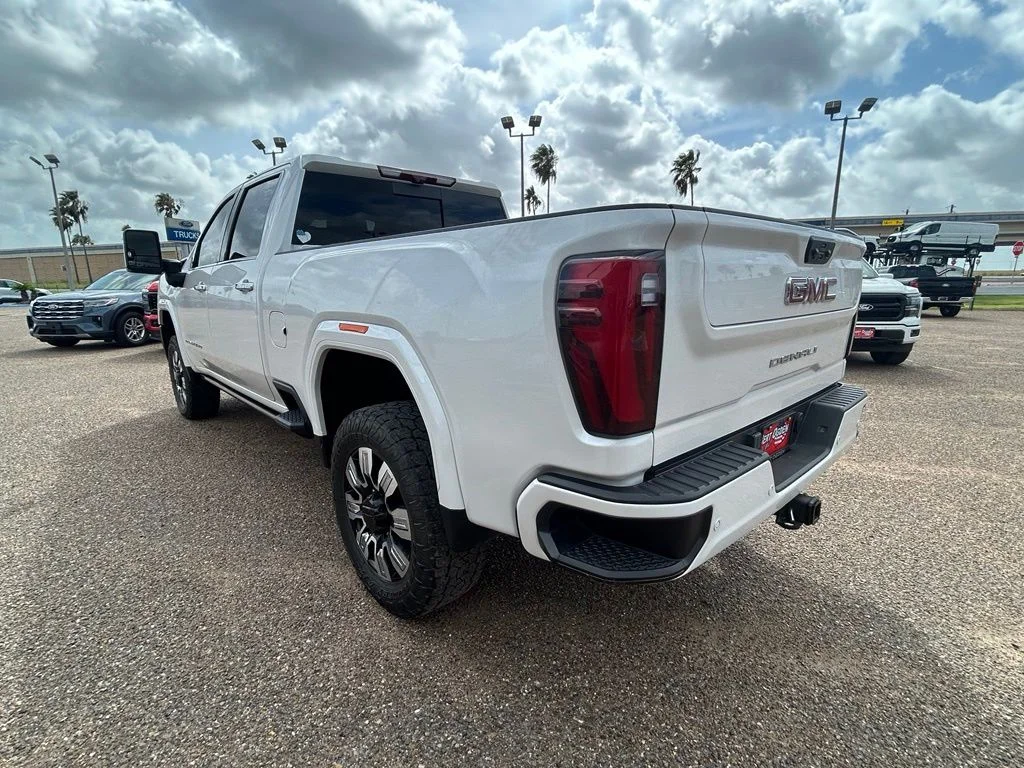 Used 2024 White GMC Denali image 4