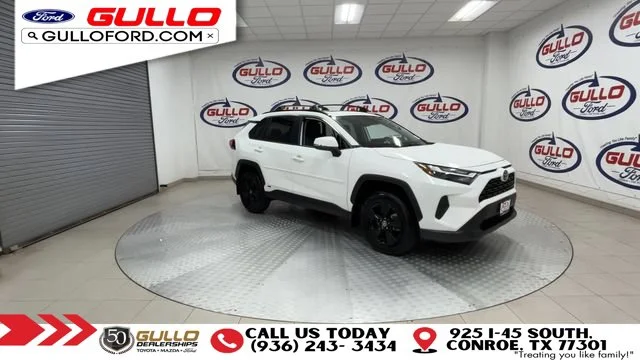 Used 2025 Ice Toyota XLE image 2
