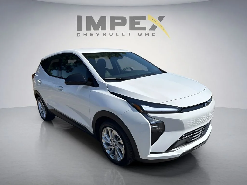 New 2027 White Chevrolet LT image 7