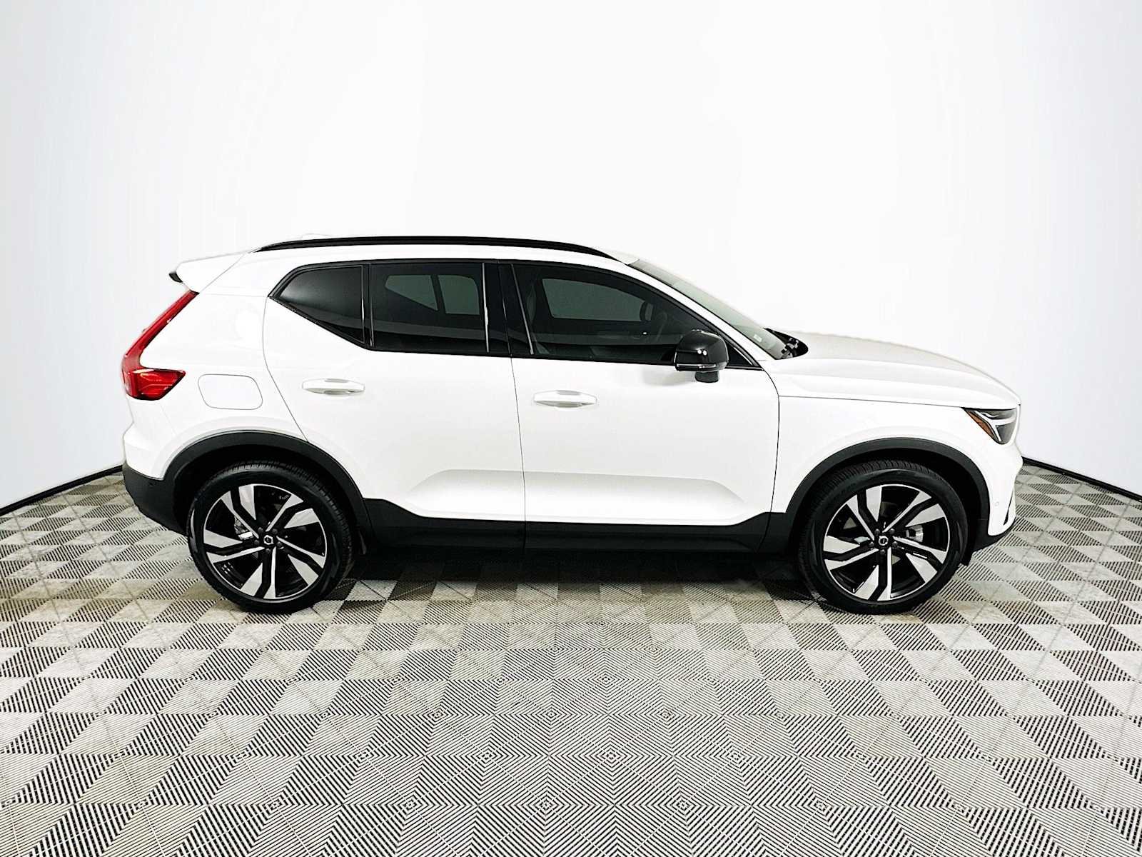 2026 Volvo XC40 Ultra - Photo 8