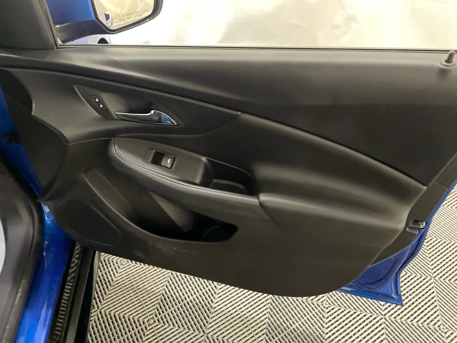 Used 2018 Kinetic Blue Metallic Chevrolet LT image 21