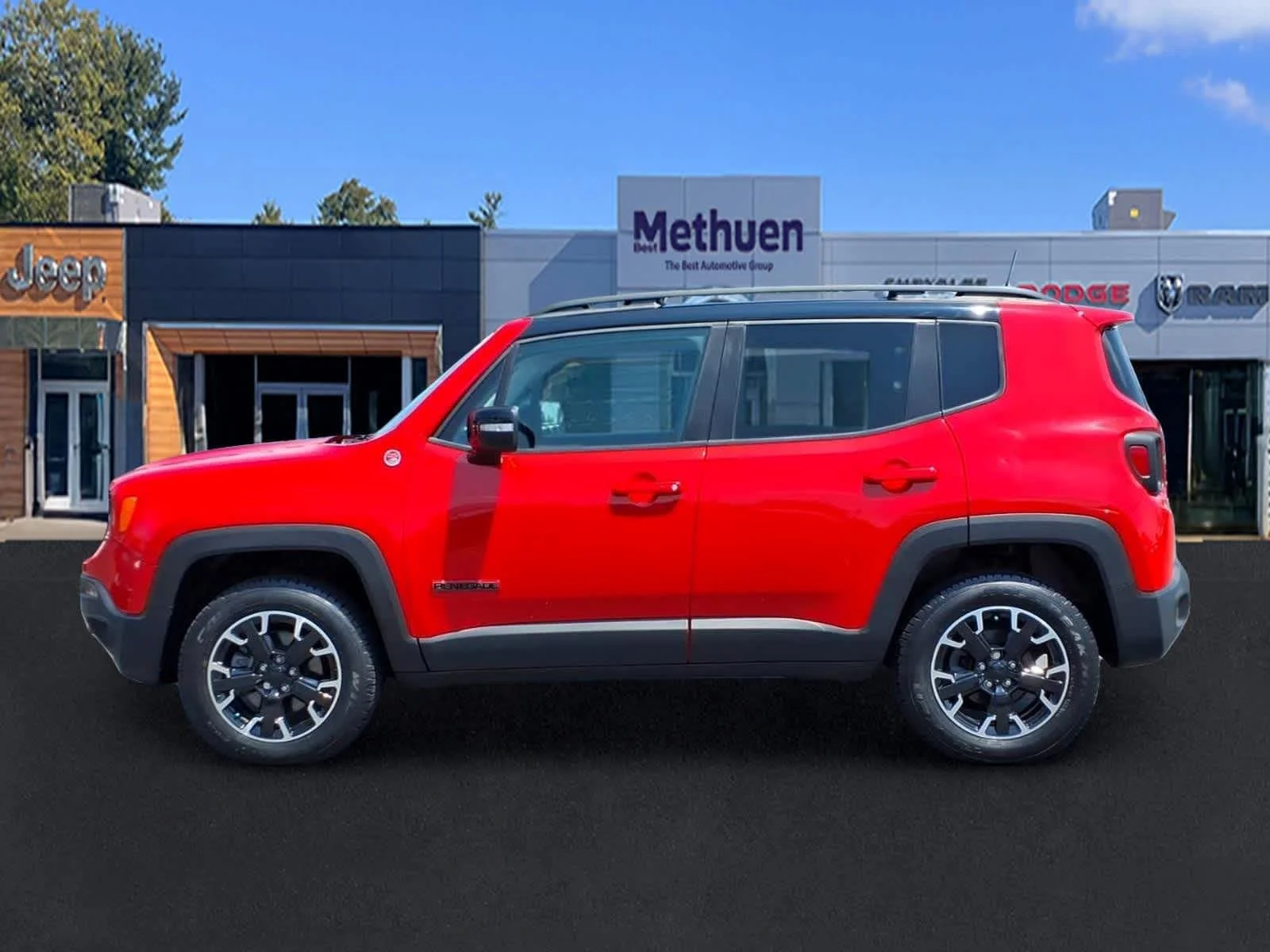 Used 2023 Colorado Red Clearcoat Jeep Trailhawk image 8