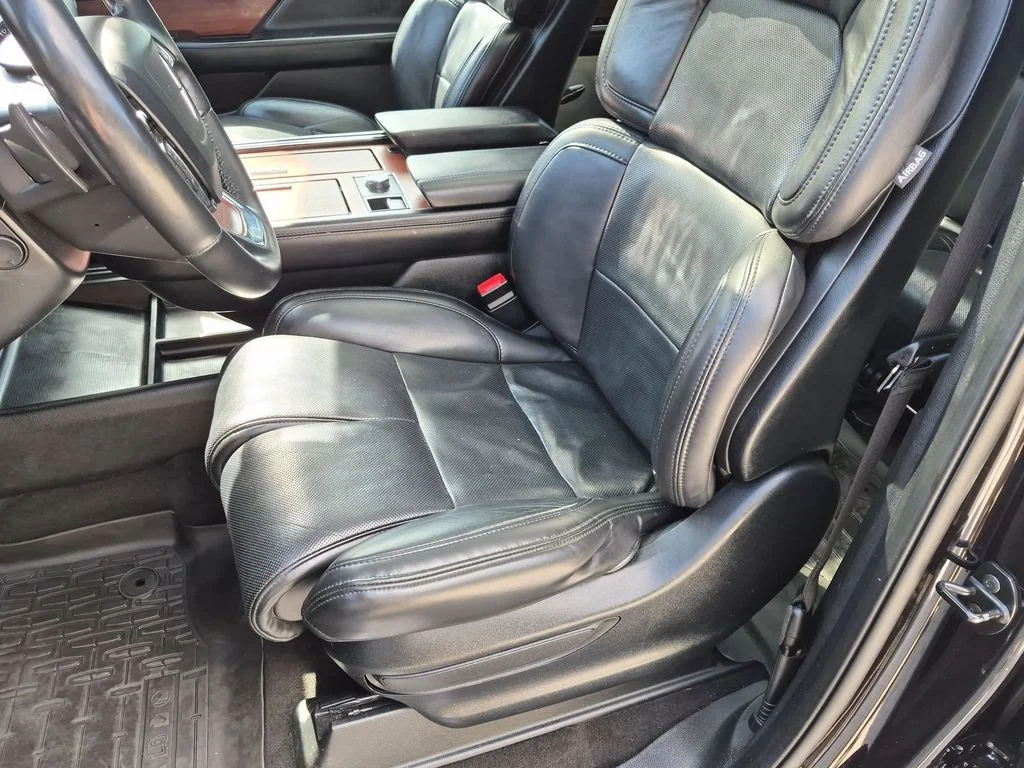 Used 2020 Black Lincoln Reserve image 28