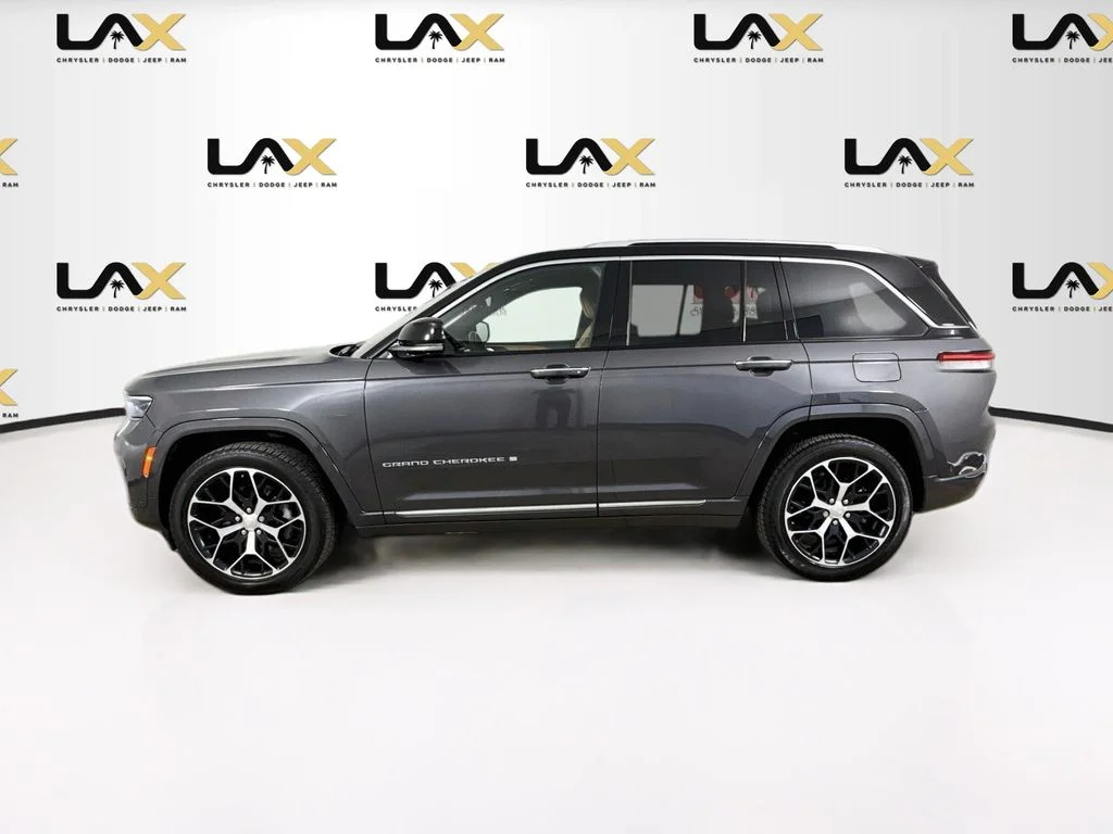 Used 2024 Gray Jeep Summit Reserve 4xe image 4