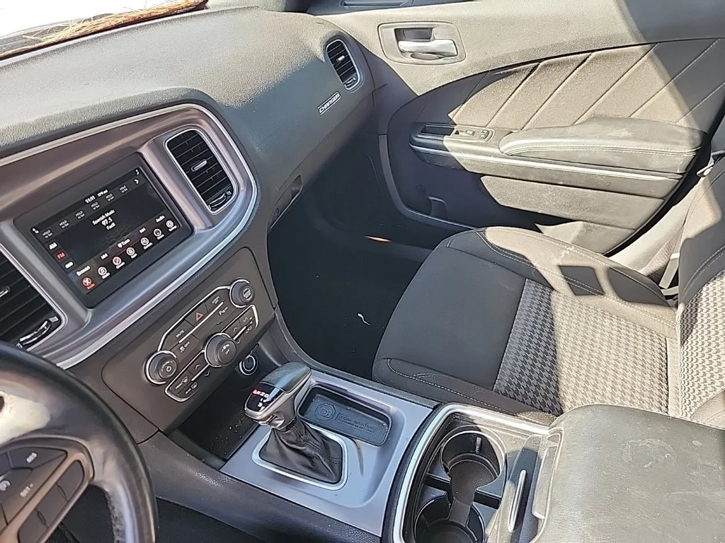 Used 2021 Pitch Black Clearcoat Dodge SXT image 6